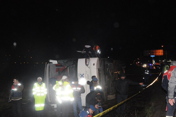 Yalova'da yolcu otobüsü devrildi: 12 yaralı