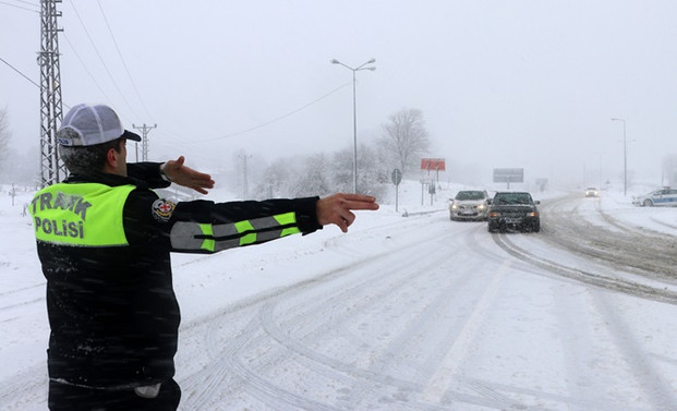 Bolu Dağı'nda ulaşım kontrollü sürdürülüyor