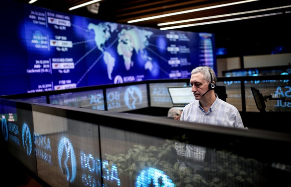 Borsa 96 binde, TL kazanımlarını törpüledi