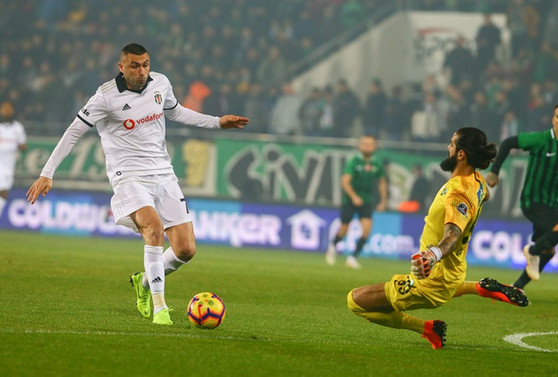 Beşiktaş kazandı, maçta kural hatası