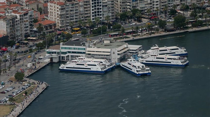 İzmir'de vapur seferleri iptal edildi