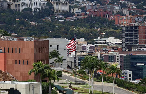Venezuela'daki Amerikalı diplomatlar ülkelerine döndü