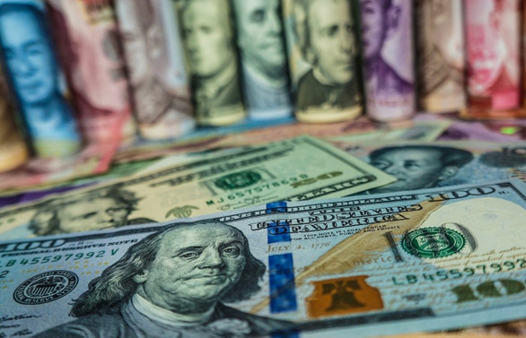 Dolar düşüş eğilimini sürdürerek haftaya başladı
