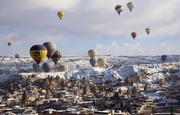 kapadokya da yarim milyon kisi balonla