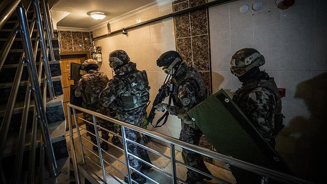 Ankara'da bin polisin katılımıyla narkotik uygulaması yapıldı