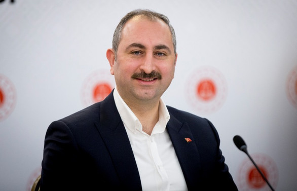 Adalet Bakanı Gül: Ekonomi ile hukuk iç içedir