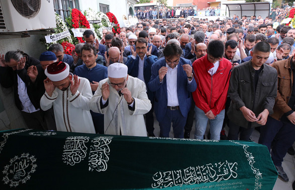 Bakan Dönmez'in acı günü