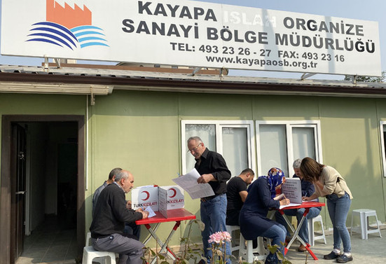 Kayapalı sanayicilerden Kızılay’a destek