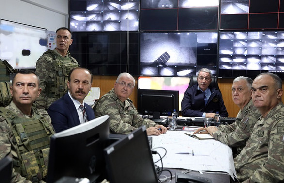 Bakan Akar askerlere seslendi: Her an her şey olabilir