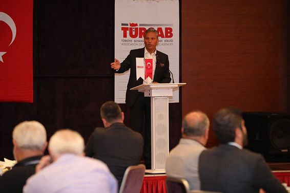 TÜRSAB Başkanı Bursalı seyahat acenteleriyle buluştu