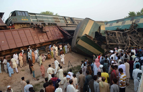 Bangladeş'te tren kazası: En az 15 ölü