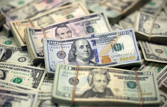 Dolar, haftanın son gününe 5,76'dan başladı