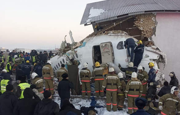 Kazakistan'da yolcu uçağı düştü: 14 ölü, 30 yaralı