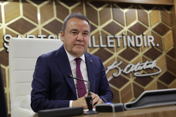 Antalya BB'de 3.5 milyar TL'lik bütçenin 1.5 milyar TL'si yatırıma