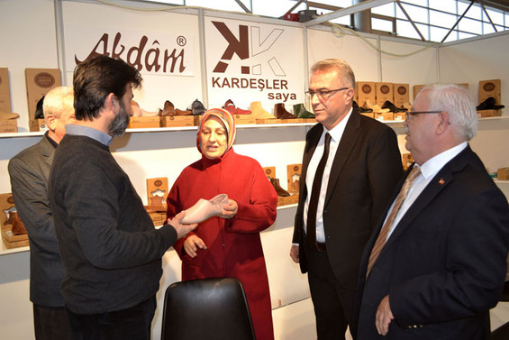 Ayakkabıda 2020 yılı yaz kreasyonu Bursa’da görücüye çıktı