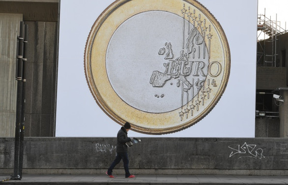 Euro Bölgesi enflasyonu ECB hedefinden uzaklaştı