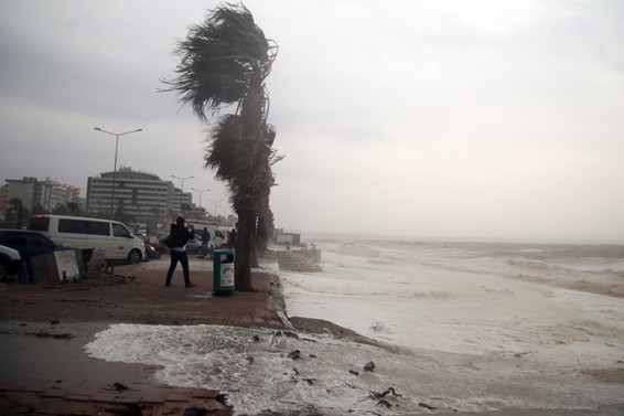 Meteorolojiden sağanak ve fırtına uyarısı