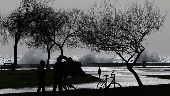 Meteorolojiden sağanak ve fırtına uyarısı