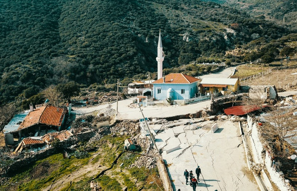 İzmir'de heyelan tehlikesi büyüyor: 27 ev boşaltıldı