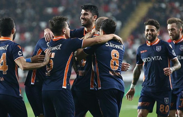 Lider Medipol Başakşehir deplasmanda galip