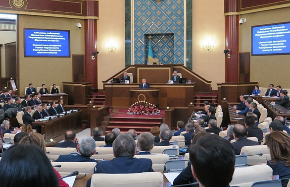 Kazakistan'da hükümet istifa etti