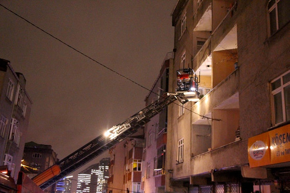 Bağcılar'da elektrik panosu patladı: 21 kişi zehirlendi