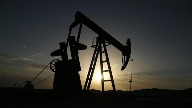 Petrolün dalgalı seyri ekonomileri tehdit ediyor
