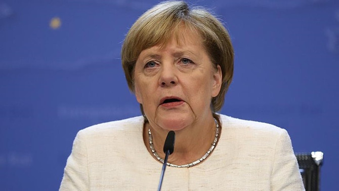 Merkel: Alman ekonomisi 'sert Brexit'e hazır