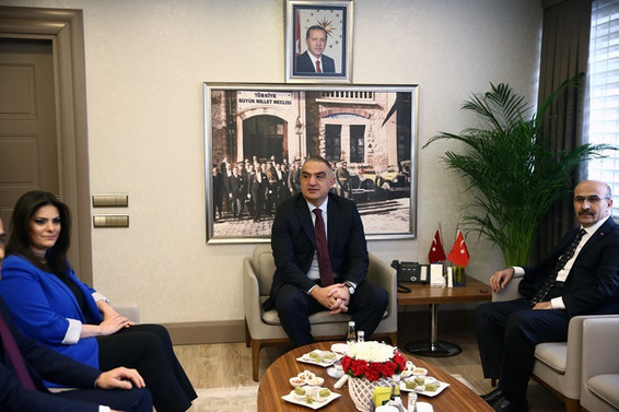 Bakan Ersoy: Turist sayısında hedefimiz 70 milyonda kalmak değil