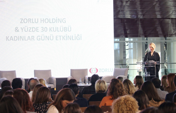 Kadınlar için adil bir iş ortamı sağlayarak işe başlamalıyız