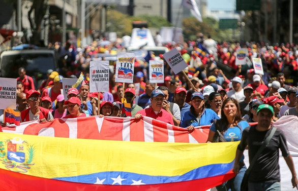 Venezuela'da iktidar ve muhalefet sokağa iniyor