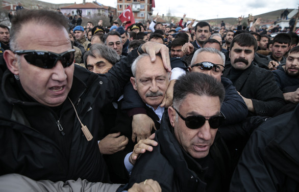 Kılıçdaroğlu'na şehit cenazesinde saldırı