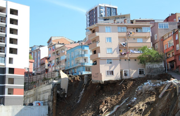 Kağıthane'de 10 bina tahliye edildi