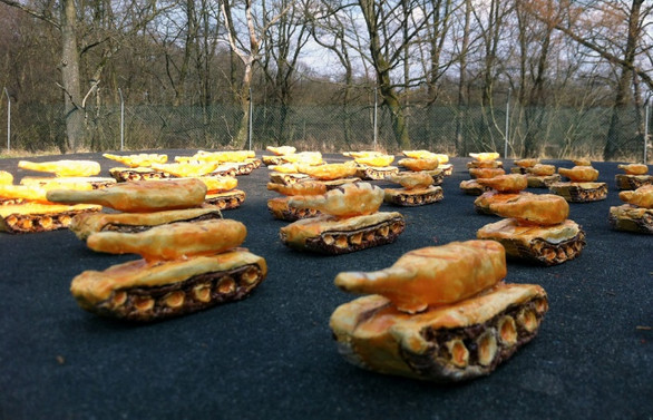 Üzerinden tank geçse bozulmayan kek TSK kitinde!