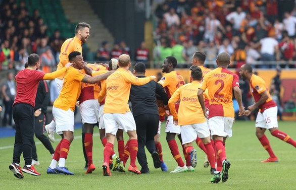 Galatasaray deplasmandan 3 puanla döndü