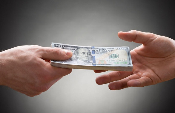 Dolar 6 lira üzerinde direniyor, gözler MB rezevlerinde