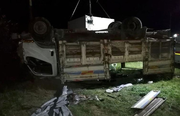 Göçmenleri taşıyan kamyon devrildi: 5 ölü, 37 yaralı