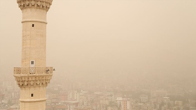 Meteorolojiden 'sağanak ve toz taşınımı' uyarısı
