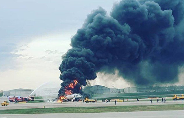 Rusya'da uçak iniş yaparken alev aldı: 13 ölü
