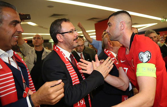 Bakan Kasapoğlu milli takıma destek için İzlanda'ya gidecek