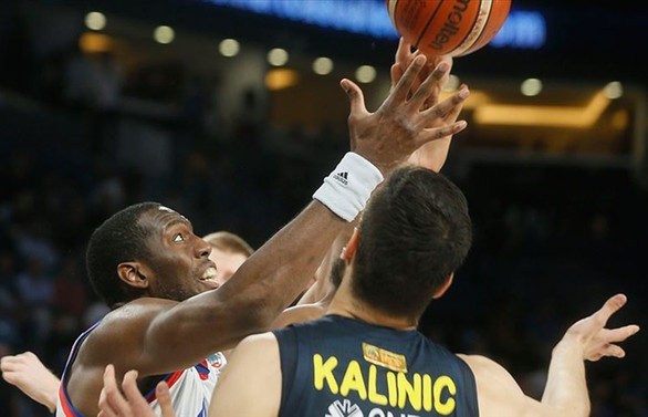 Anadolu Efes seride durumu eşitledi