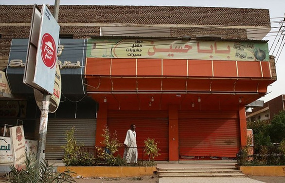 Sudan'da muhalifler sivil itaatsizlik ve grevi askıya aldı