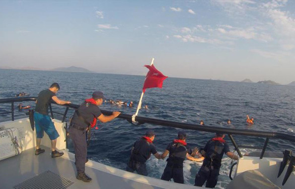Göçmenleri taşıyan tekne battı: 8 ölü