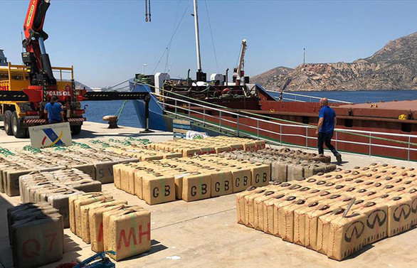 Türk polisinin istihbaratı 12 ton uyuşturucu ele geçirilmesini sağladı