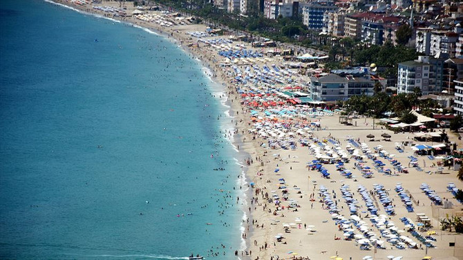 Nüfusunun iki katı turist ağırladı