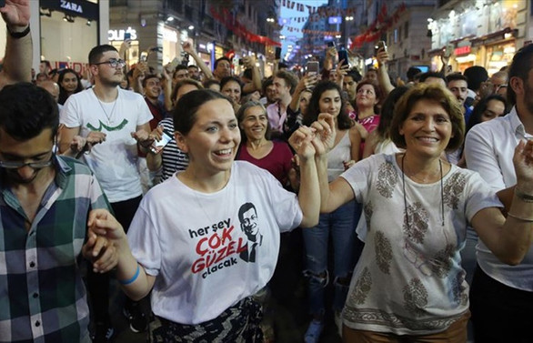 İstanbul'da seçim kutlamaları