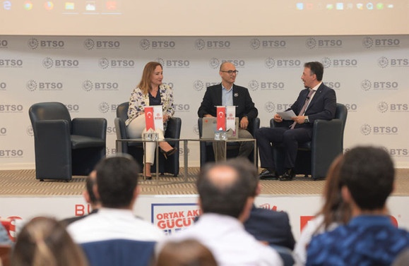 ‘Dijital Gelecekte İnsan’ tartışıldı