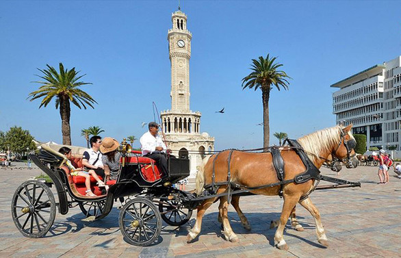 İzmir'de faytonlar yasaklandı
