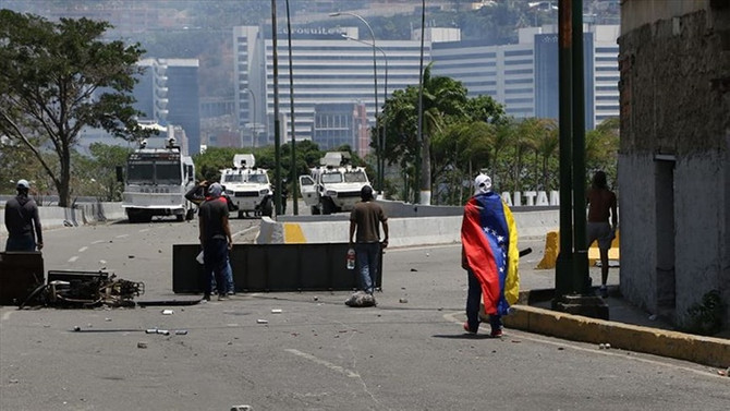 Maduro: Darbe yapmaya kalkışan terörist grubu yakaladık