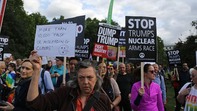 Londra'da Trump karşıtı gösteri